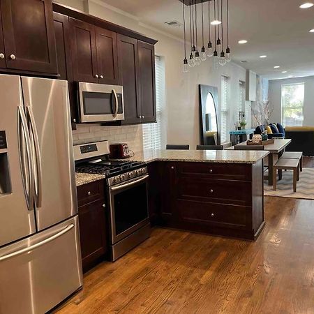 Trendy West Town Flat - 2 Bed / 1.5 Bath W Parking Apartment Чикаго Екстериор снимка